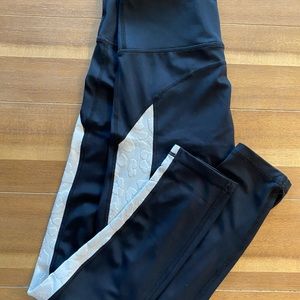 Zyia white leopard stripe light n tight high rise leggings